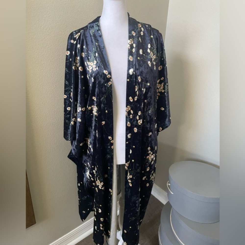 Anthropologie Do Everything in Love Kimono